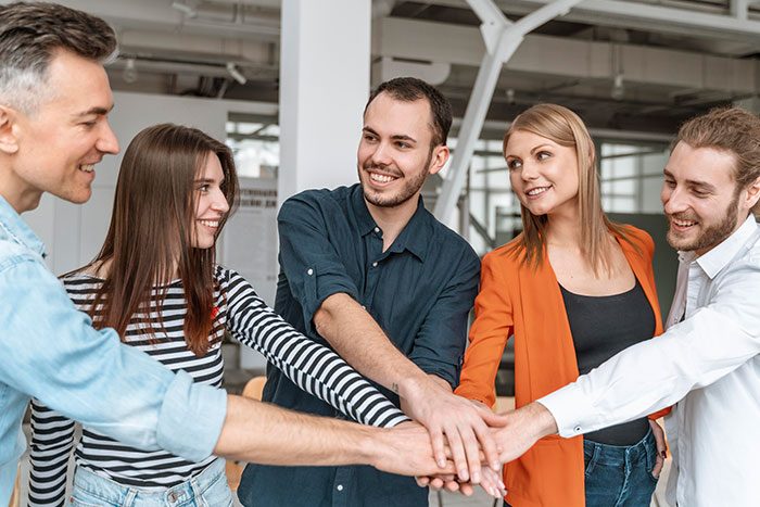 Environnement de travail inspirant dans une entreprise en pleine croissance